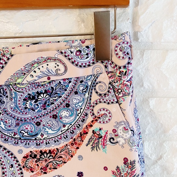 Express Paisley Print Shorts - Picture 3 of 5